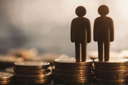 Foto: Figuren auf Münzstapel